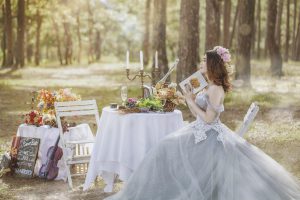 Inspirujące pomysły na dekoracje stołów weselnych: Twórz wyjątkowe aranżacje dla swoich gości