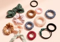 Gumki do włosów – jak wybrać bezpieczne i wygodne akcesoria chroniące pasma przed uszkodzeniami